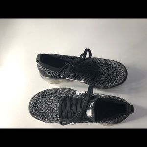 Nike Vapormaxs (women, size 9)- “Oreo”